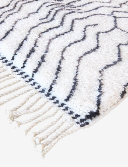 Beni Mrirt Moroccan Abstract Black and White Rug 5.3 x 3.7 ft / 162 x 113 cm - Surcoma