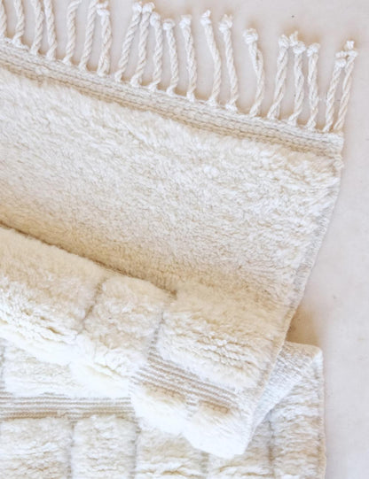 Beni Mrirt White Moroccan Wool Rug5.4 x 3.4 ft / 166 x 104 cm - Surcoma