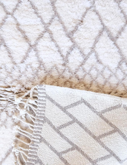 Beni Mrirt Moroccan Small Neutral Wool Rug 5.1 x 3.6 ft / 154 x 112 cm - Surcoma