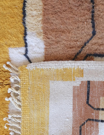 Beni Mrirt Moroccan Small Abstract Shag Rug 5.1 x 3.3 ft / 154 x 103 cm - Surcoma