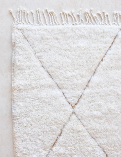 Moroccan White Beni Mrirt Wool Rug 6.2 x 4.2 ft / 188 x 128 cm - Surcoma