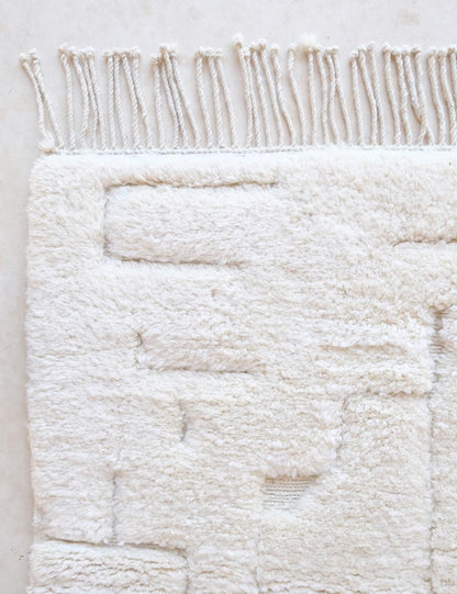 Beni Mrirt Moroccan Luxurious White Wool Rug – 5 x 3.6 ft - Surcoma