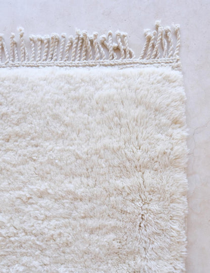 Beni Mrirt Small Moroccan Solid Shag Wool Rug 5 x 3.8 ft / 153 x 118 cm - Surcoma