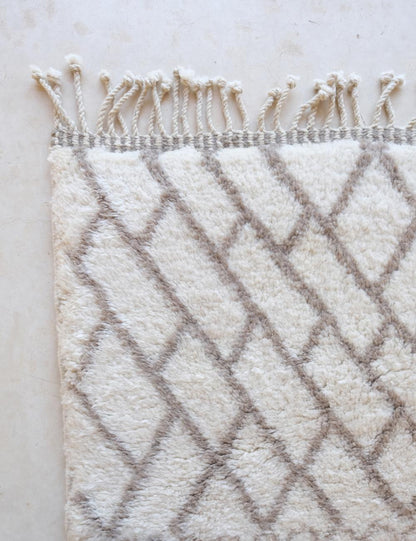 Beni Mrirt Moroccan Small Neutral Wool Rug 5.1 x 3.6 ft / 154 x 112 cm - Surcoma