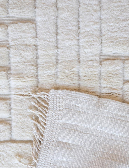 Beni Mrirt White Moroccan Wool Rug5.4 x 3.4 ft / 166 x 104 cm - Surcoma