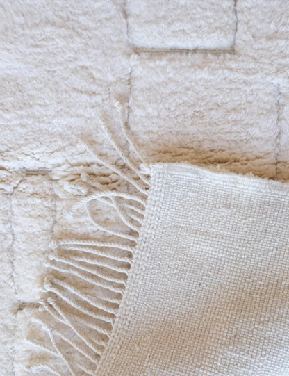 Beni Mrirt Moroccan Luxurious White Wool Rug – 5 x 3.6 ft - Surcoma