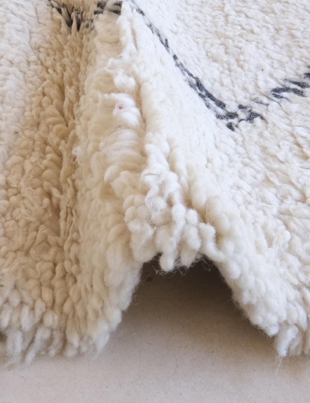 Moroccan Beni Ourain Wool Rug 9.3 x 6.7 ft / 283 x 207 cm