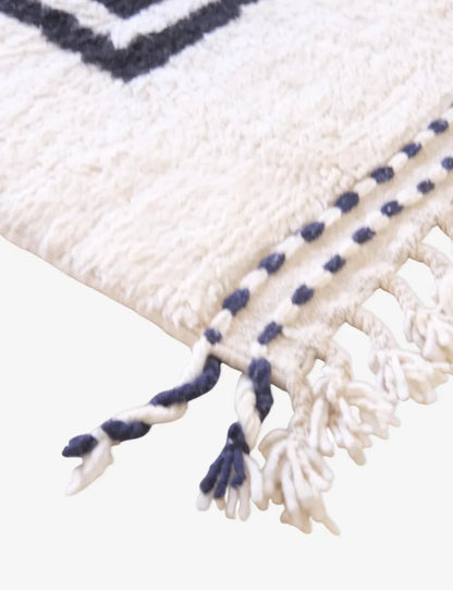Moroccan Black and White Wool Rug 8.8 x 5.7 ft / 268 x 175 cm - Surcoma
