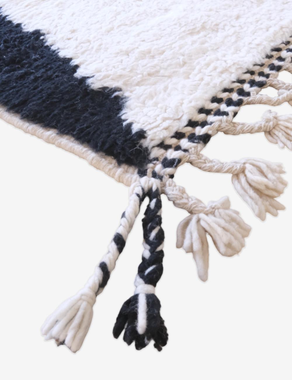 Contemporary Black and White Rug 7.7 x 6 ft / 234 x 184 cm