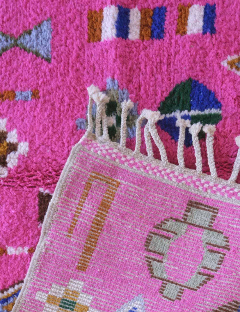 Playful Moroccan Wool Rug 8.1 x 5.9 ft / 246 x 181 cm