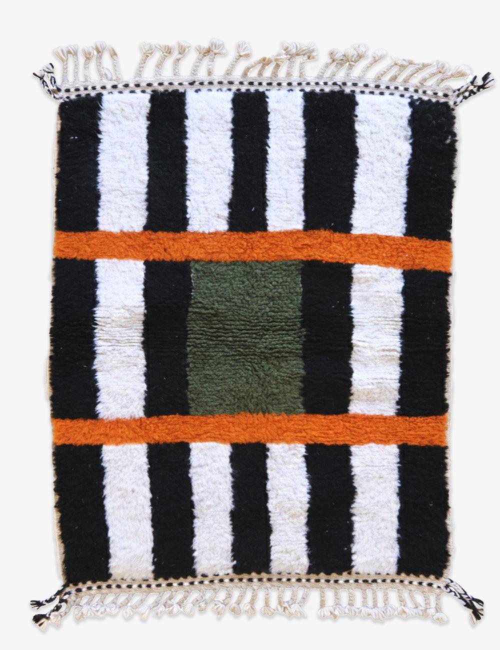 Handwoven Wool Moroccan Rug 5.6 x 4.17 ft / 170 x 127 cm
