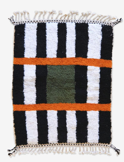 Handwoven Wool Moroccan Rug 5.6 x 4.17 ft / 170 x 127 cm