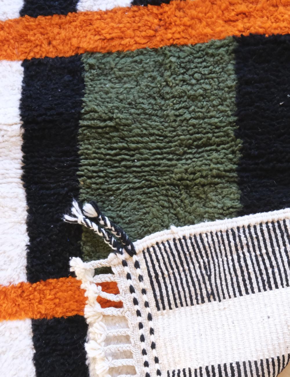 Handwoven Wool Moroccan Rug 5.6 x 4.17 ft / 170 x 127 cm