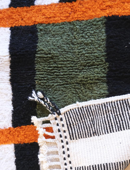 Handwoven Wool Moroccan Rug 5.6 x 4.17 ft / 170 x 127 cm