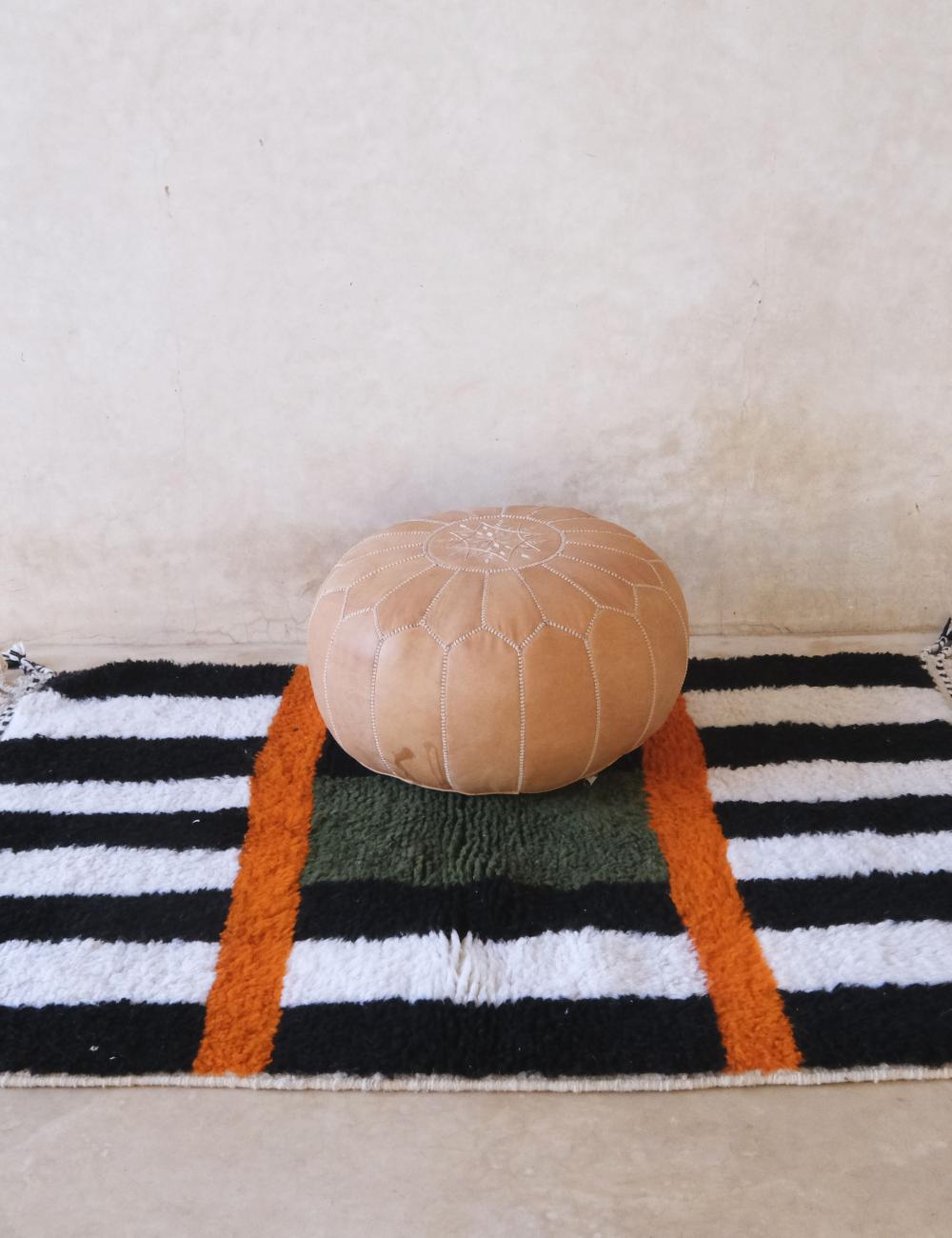 Handwoven Wool Moroccan Rug 5.6 x 4.17 ft / 170 x 127 cm