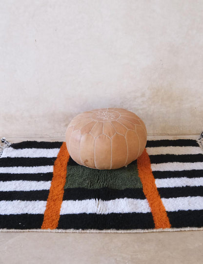 Handwoven Wool Moroccan Rug 5.6 x 4.17 ft / 170 x 127 cm