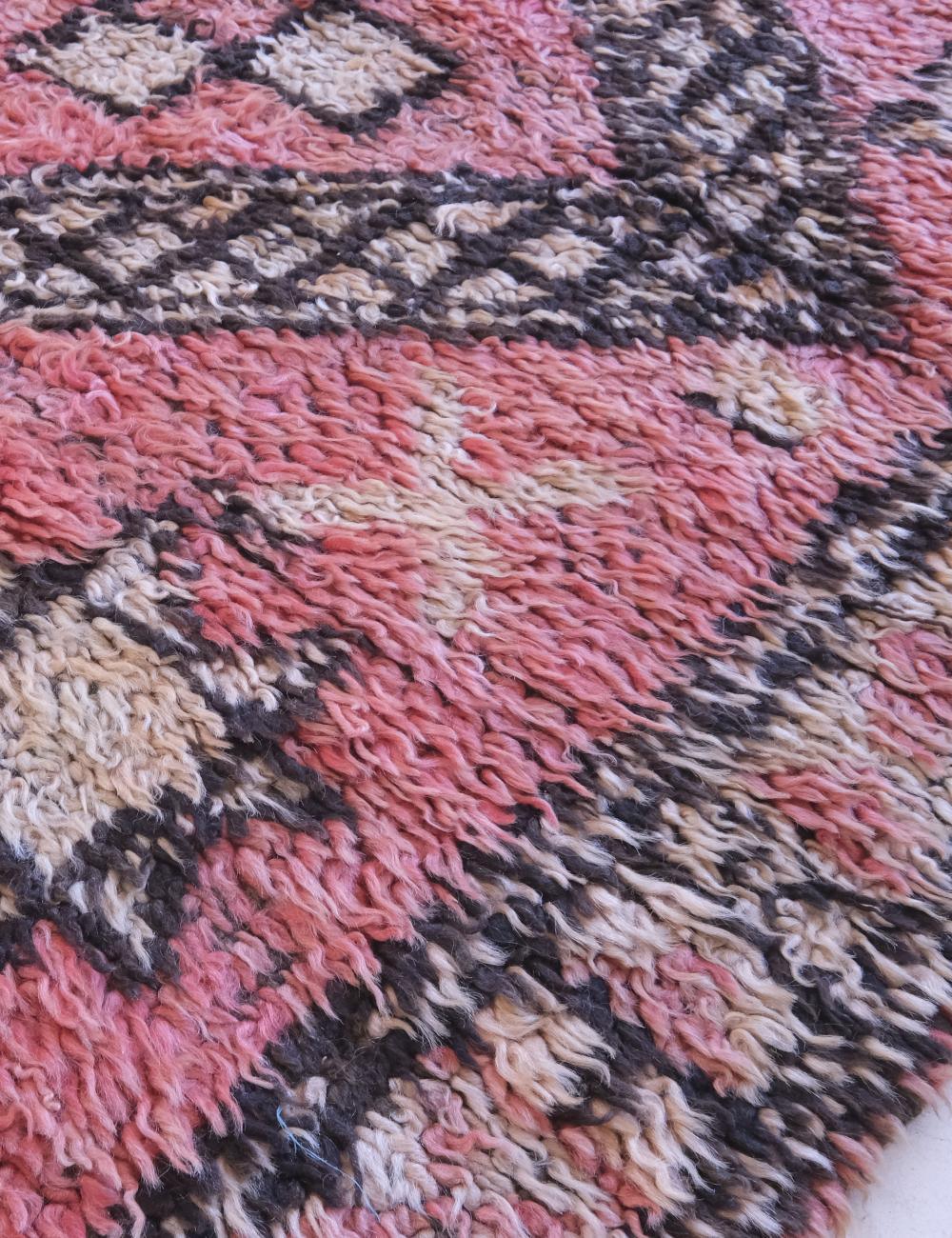 Geometric Rug Diamond Design in Coral & Brown 10.1 x 5.9 ft / 308 x 180 cm - Surcoma