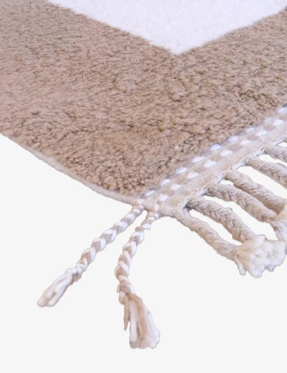 Handwoven Moroccan Accent Rug 8.3 x 5.3 ft / 252 x 164 cm - Surcoma