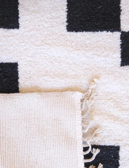 Contemporary Moroccan White and Black Rug 11.3 x 8 ft / 345 x 244 cm - Surcoma
