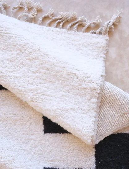 Contemporary Moroccan White and Black Rug 11.3 x 8 ft / 345 x 244 cm - Surcoma