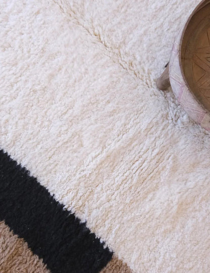 Handwoven Moroccan Accent Rug 8.3 x 5.3 ft / 252 x 164 cm - Surcoma