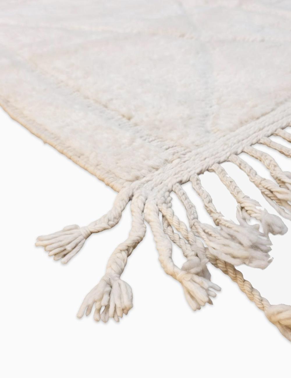 White Wool Subtle Diamond Rug 7.6 x 5.28 ft / 232 x 161 cm