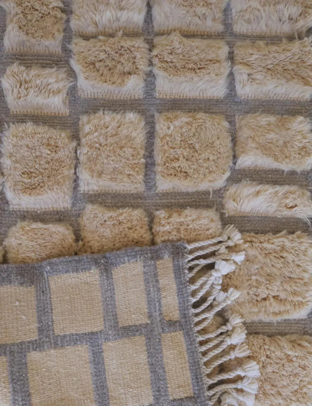 Small Beni Mrirt Moroccan Rug with Plush Wool Grid Design 4.9 x 3.3 ft / 150 x 102 cm