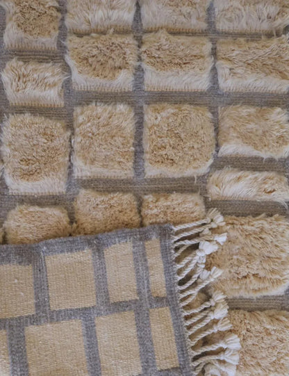 Small Beni Mrirt Moroccan Rug with Plush Wool Grid Design 4.9 x 3.3 ft / 150 x 102 cm - Surcoma