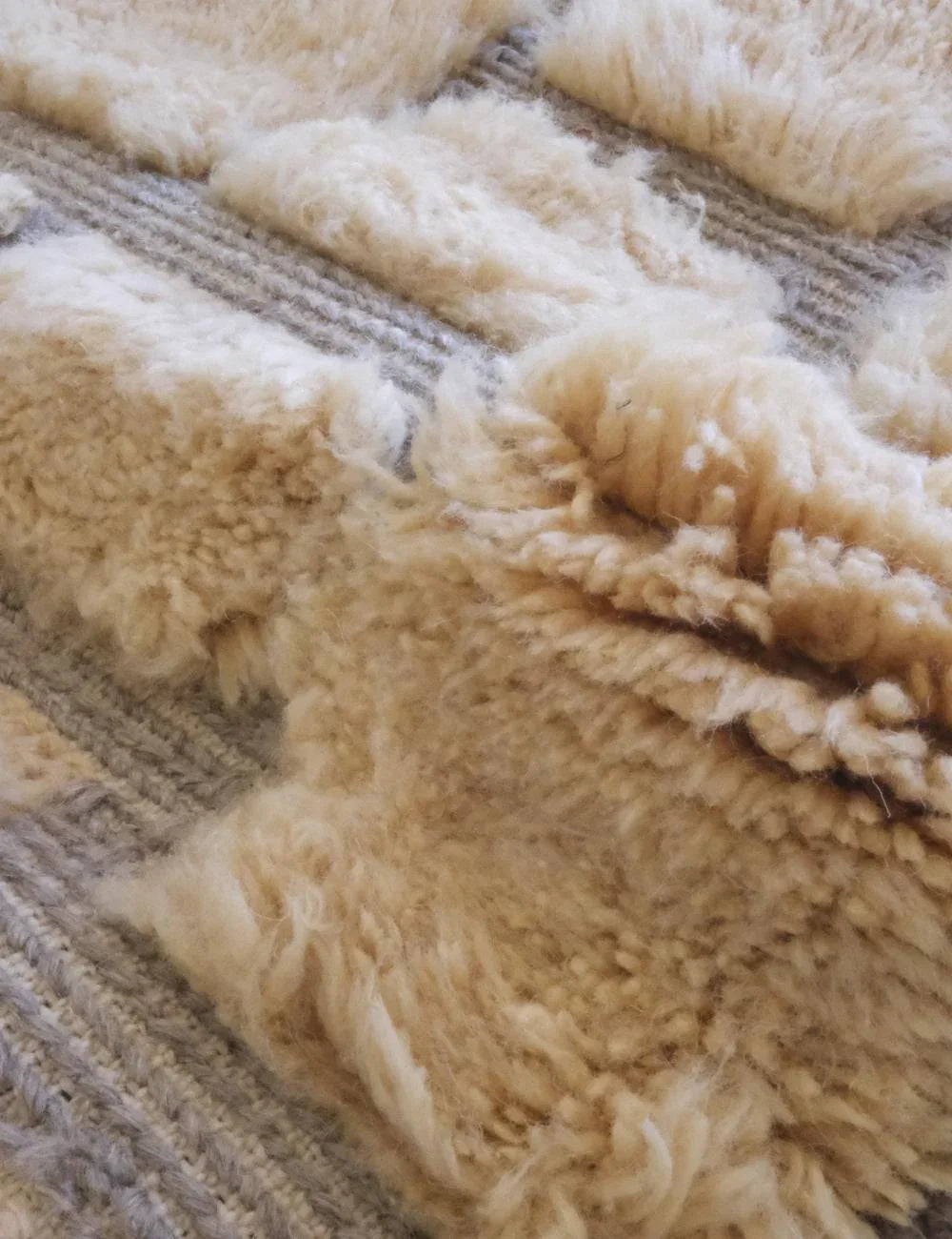 Small Beni Mrirt Moroccan Rug with Plush Wool Grid Design 4.9 x 3.3 ft / 150 x 102 cm