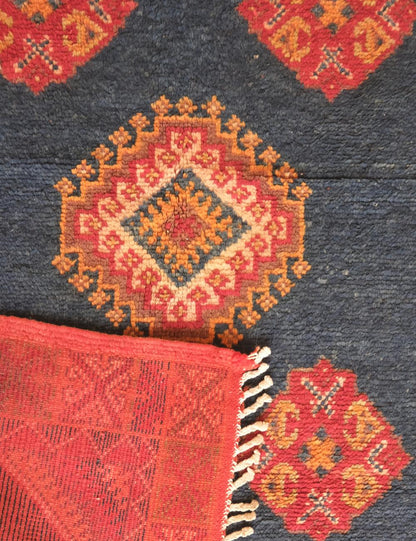 Small Tribal Moroccan Rug 5.1 x 3.6 ft / 156 x 112 cm