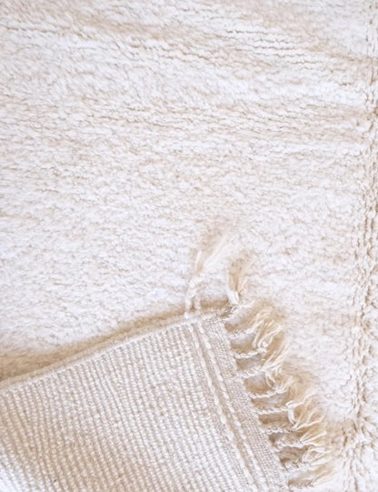Moroccan White Solid Wool Rug 7.9 x 5.2 ft / 240 x 161 cm - Surcoma