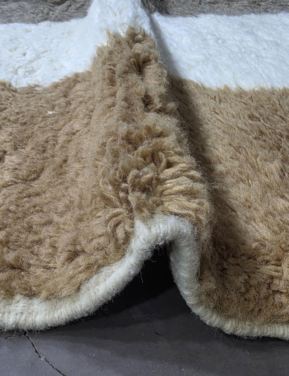 Neutral Moroccan Berber Rug 8.4 x 5.9 ft / 255 x 180 cm