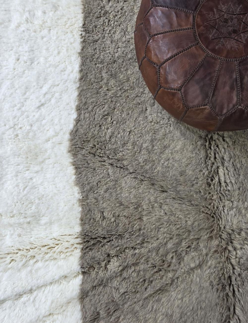 Neutral Moroccan Berber Rug 8.4 x 5.9 ft / 255 x 180 cm