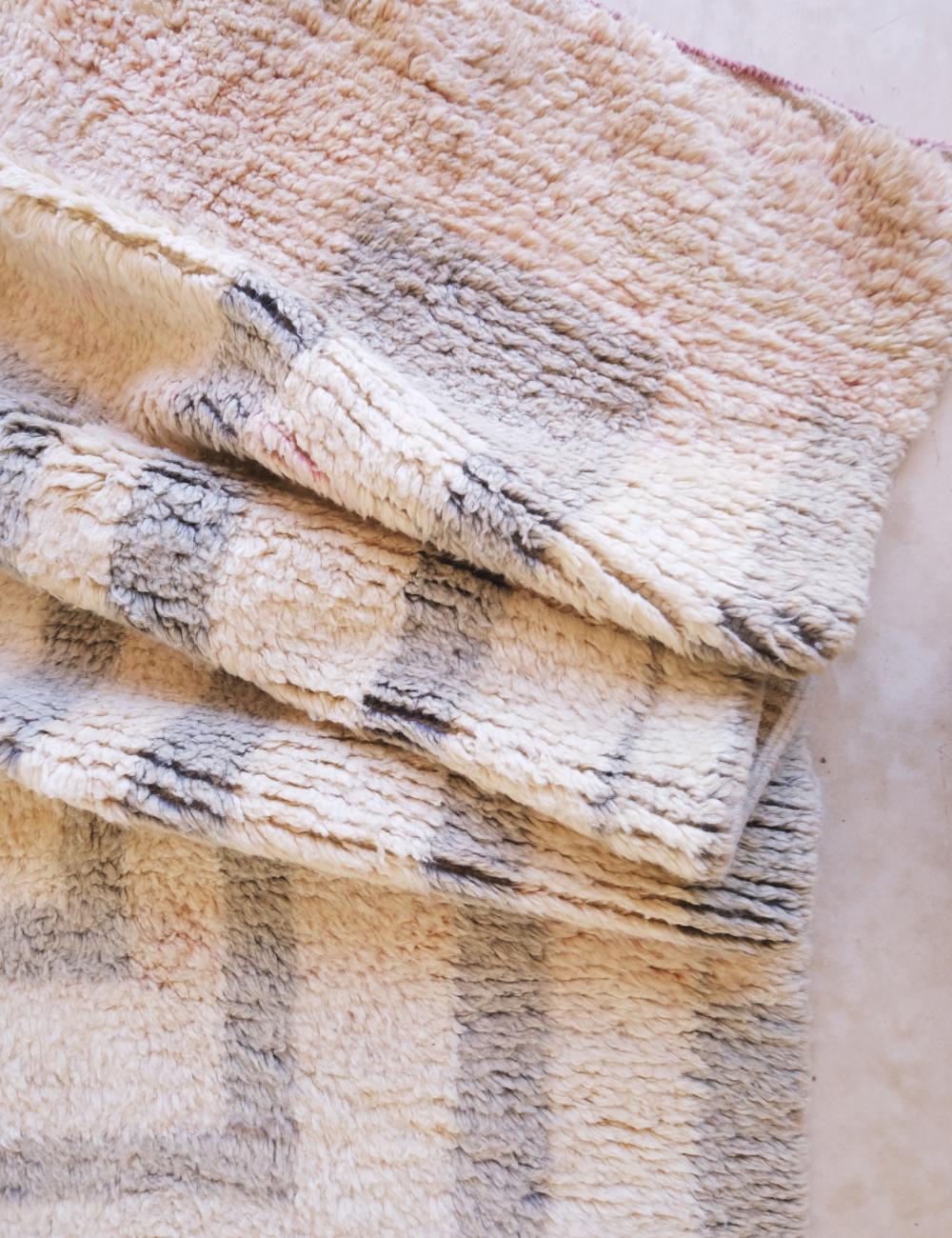 Neutral Moroccan Wool Rug 8.7 x 5.3 ft / 266 x 162 cm