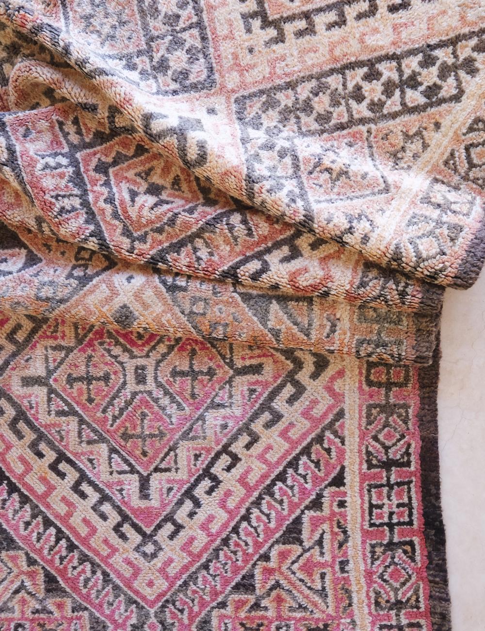 Neutral Moroccan Wool Rug 12.9 x 6 ft / 392 x 185 cm