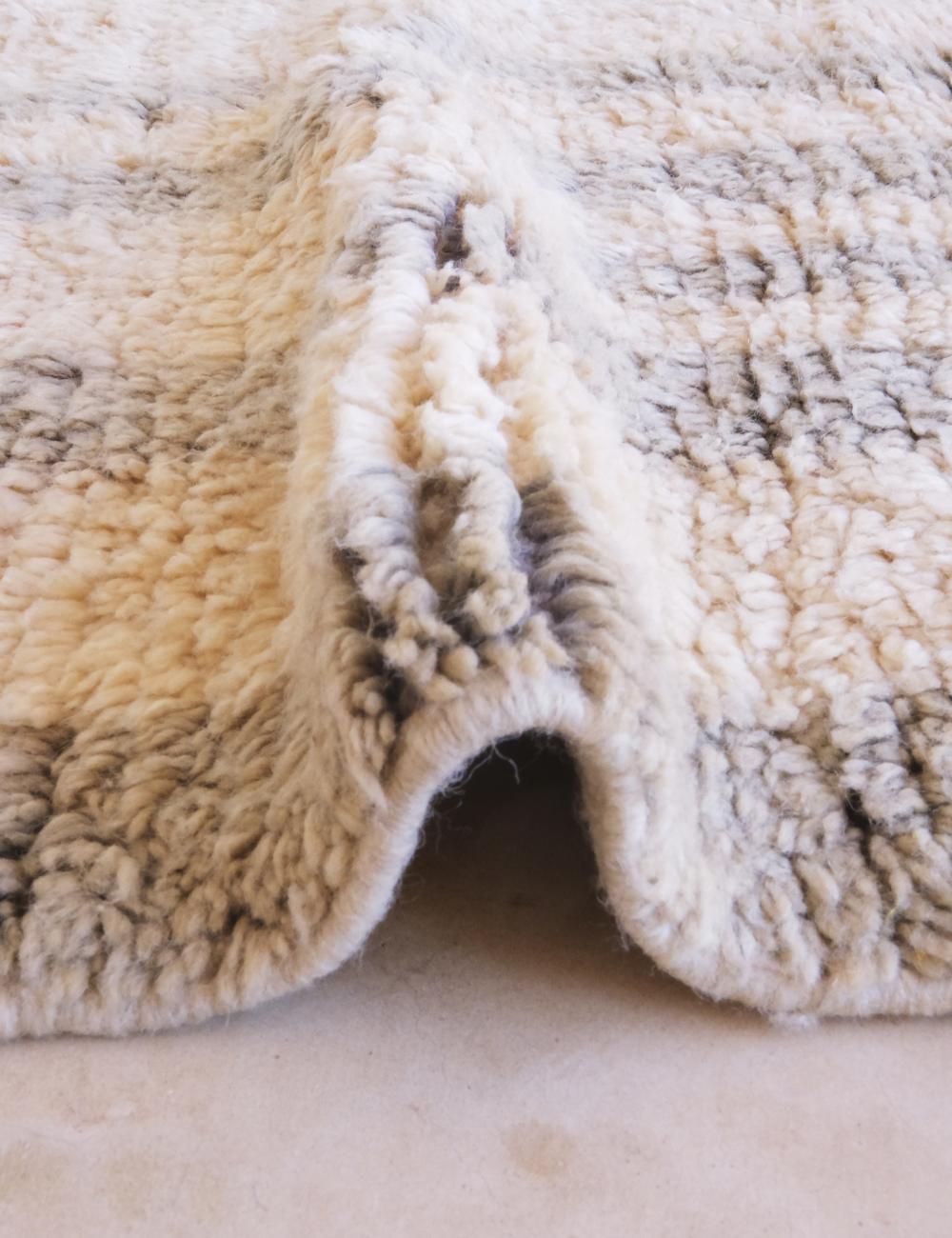 Neutral Moroccan Wool Rug 8.7 x 5.3 ft / 266 x 162 cm