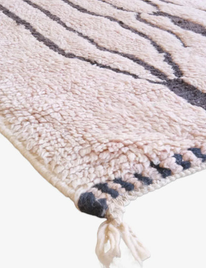Pale Pink Moroccan Wool Rug 5.7 x 3.8 ft / 173 x 116 cm - Surcoma