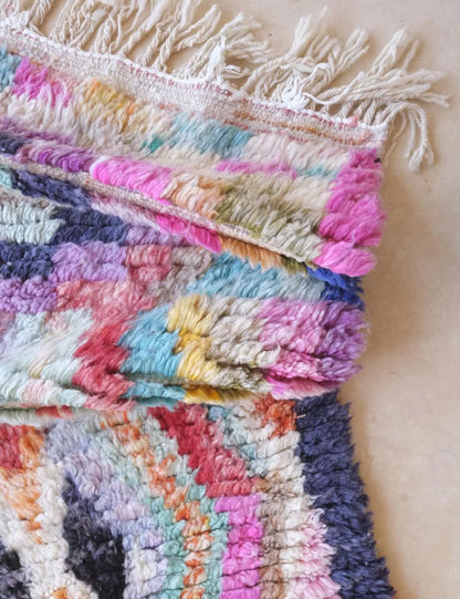Small Boho Chic Moroccan Wool Rug 5.2 x 3.1 ft / 157 x 95 cm - Surcoma