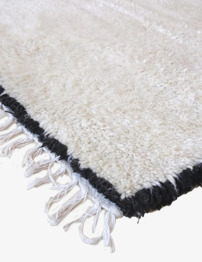 Solid Hand-Knotted Moroccan Wool Rug 5.6 x 4 ft / 170 x 123 cm - Surcoma