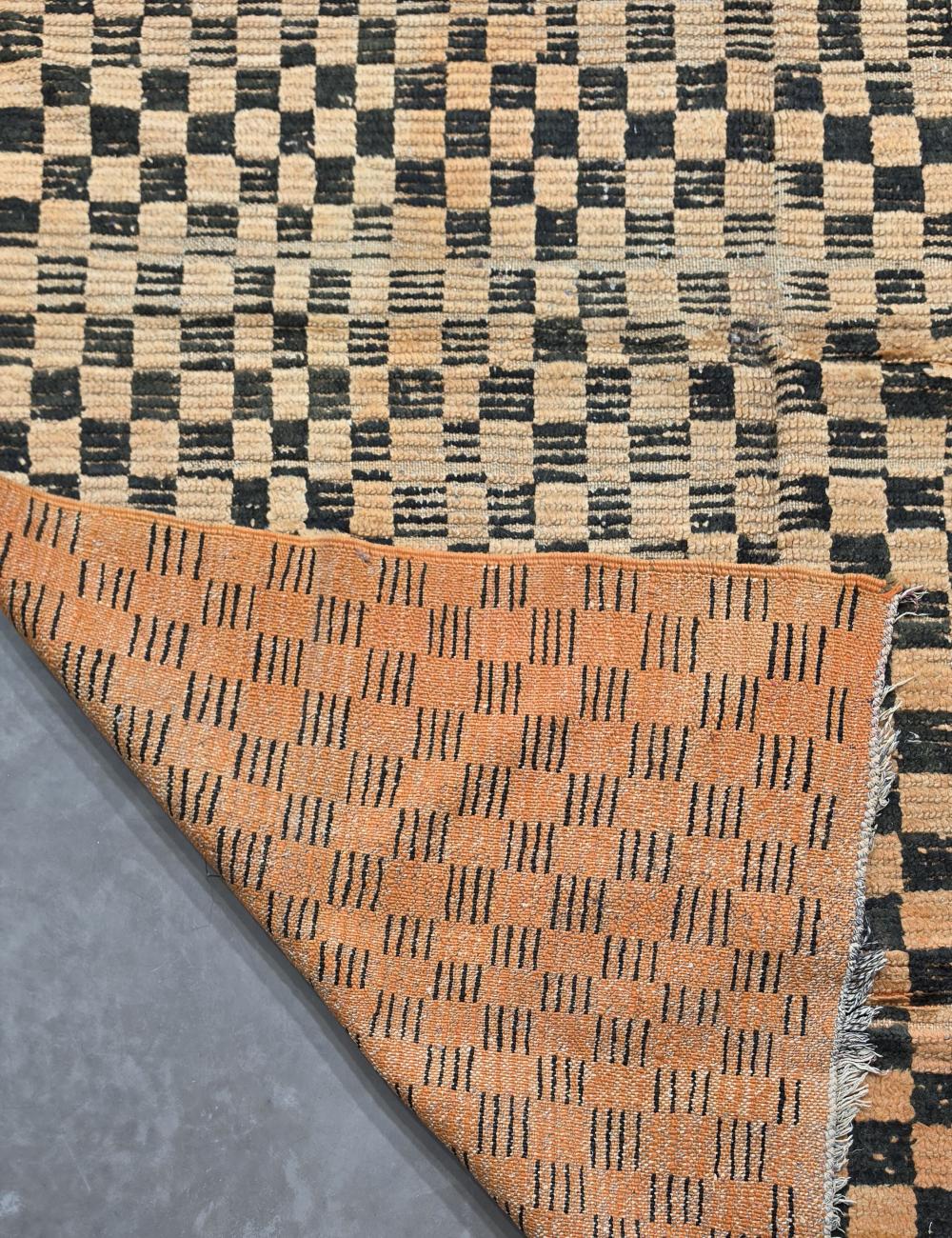Checkered Moroccan Rug 7.4 x 5.6 ft / 227 x 171 cm