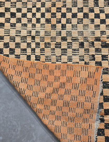Checkered Moroccan Rug 7.4 x 5.6 ft / 227 x 171 cm