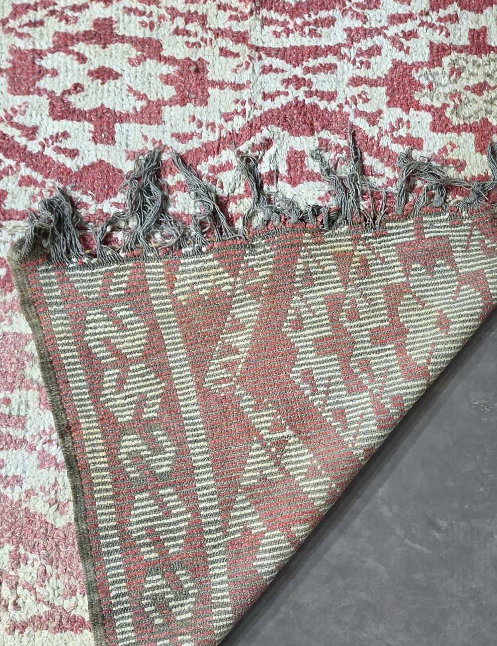 Handwoven Berber Wool Rug with Diamond Lattice Pattern 9.2 x 5.5 ft / 280 x 169 cm