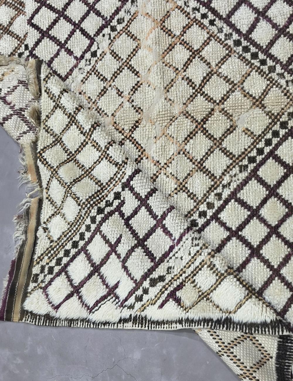 Ivory Moroccan Beni Rug 10.5 x 5.9 ft / 320 x 180 cm