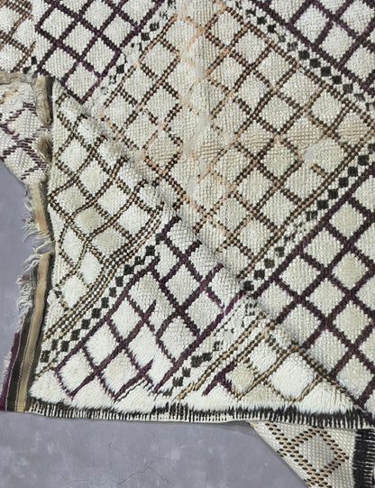 Ivory Moroccan Beni Rug 10.5 x 5.9 ft / 320 x 180 cm