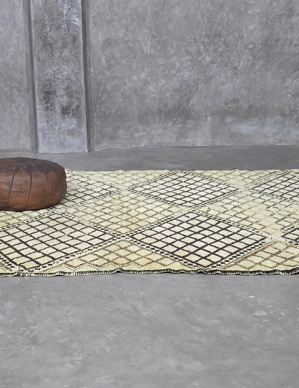 Ivory Moroccan Beni Rug 10.5 x 5.9 ft / 320 x 180 cm