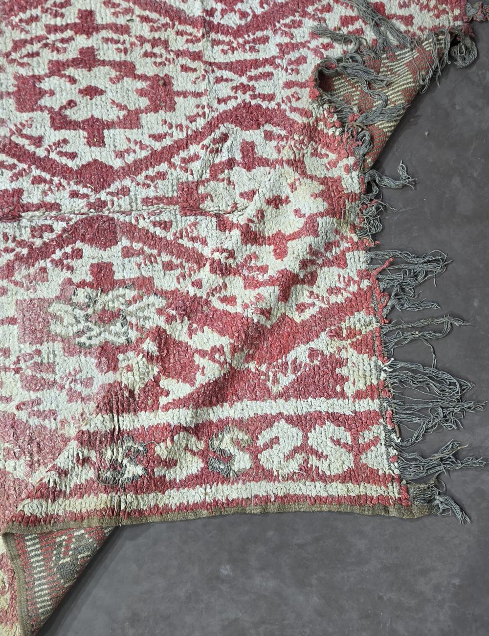 Handwoven Berber Wool Rug with Diamond Lattice Pattern 9.2 x 5.5 ft / 280 x 169 cm