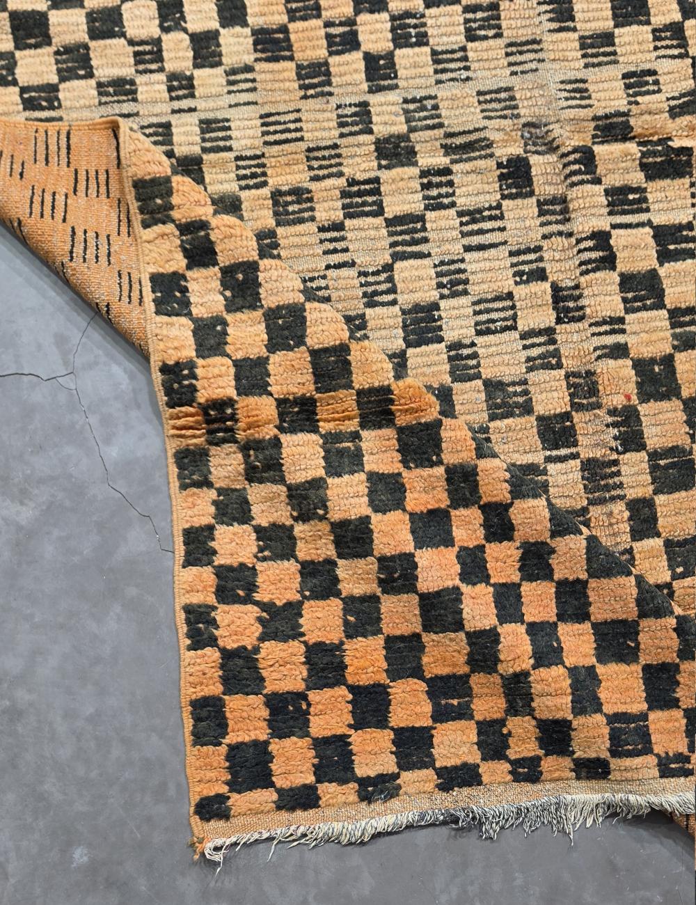 Checkered Moroccan Rug 7.4 x 5.6 ft / 227 x 171 cm