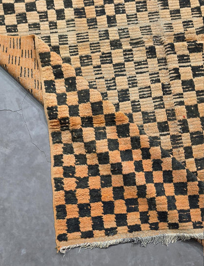 Checkered Moroccan Rug 7.4 x 5.6 ft / 227 x 171 cm