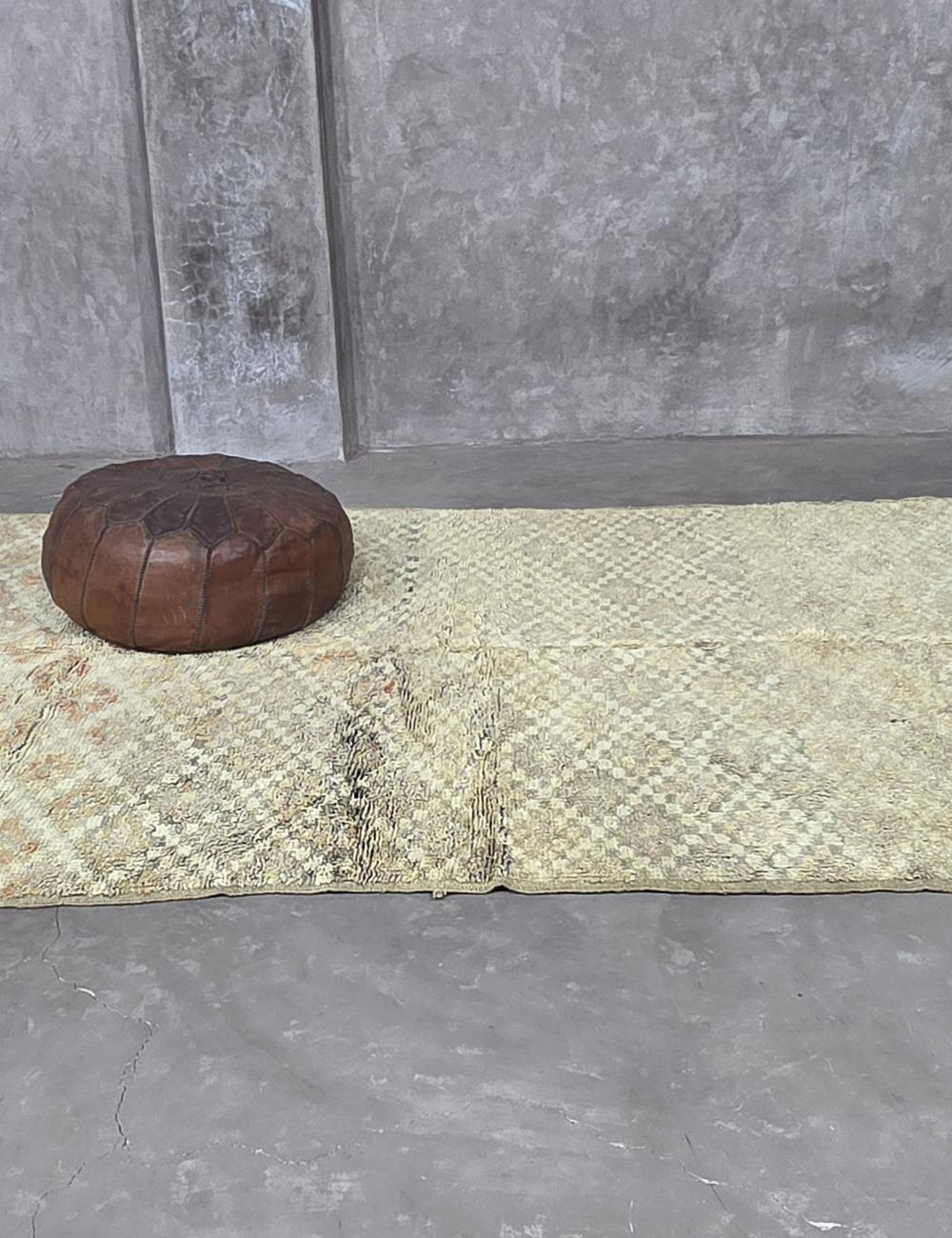 Minimalist Berber Carpet 8.9 x 5.5 ft / 272 x 170 cm