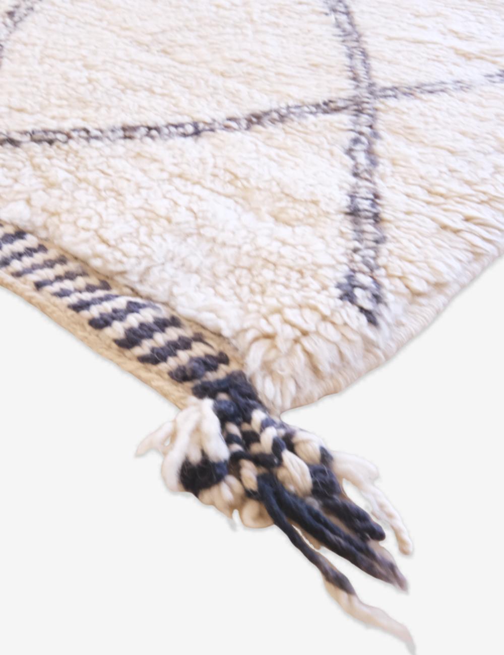 White Beni Mrirt Wool Rug 7.3 x 5.5 ft / 223 x 168 cm